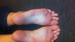 JERK OVER GIANT SEXY SOLES - SD