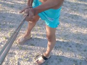 linda trans con vestido y sandalias se desnuda en publico muy caliente disfrutala