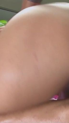 Horny Latina MILF Mayara Gets Anal Fucked by Big Cock on Vacation