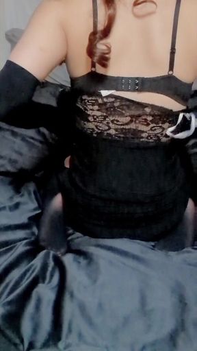 女装ドレスでクッションに射精