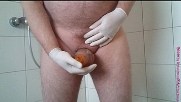 Geiles Pissen und Duschen mit der Pisse im Kondom ** Natursekt FUN **