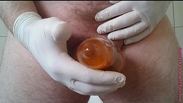 Geiles Pissen und Duschen mit der Pisse im Kondom ** Natursekt FUN **