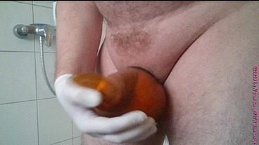 Geiles Pissen und Duschen mit der Pisse im Kondom ** Natursekt FUN **