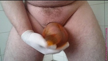 Geiles Pissen und Duschen mit der Pisse im Kondom ** Natursekt FUN **