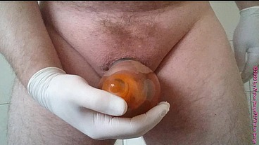 Geiles Pissen und Duschen mit der Pisse im Kondom ** Natursekt FUN **