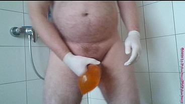 Geiles Pissen und Duschen mit der Pisse im Kondom ** Natursekt FUN **