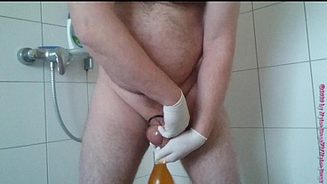 Geiles Pissen und Duschen mit der Pisse im Kondom ** Natursekt FUN **