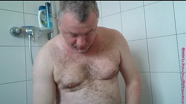 Geiles Pissen und Duschen mit der Pisse im Kondom ** Natursekt FUN **