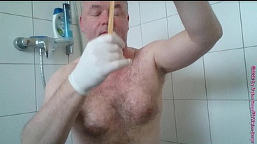 Geiles Pissen und Duschen mit der Pisse im Kondom ** Natursekt FUN **