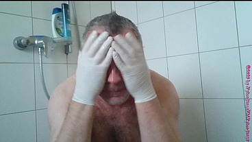 Geiles Pissen und Duschen mit der Pisse im Kondom ** Natursekt FUN **