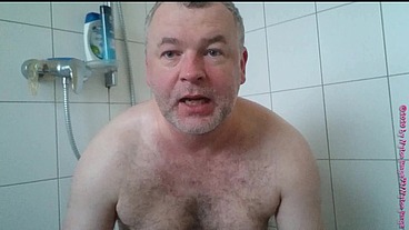 Geiles Pissen und Duschen mit der Pisse im Kondom ** Natursekt FUN **