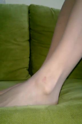 Tranny licking her feet in pantyhose so perfect