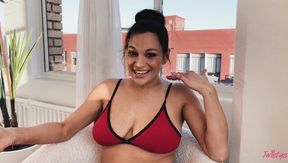 Mona Azar's Pure Essence Captivates with Grace