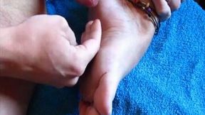 My fetish for the sexy feet of my girlfriend makes me cum
