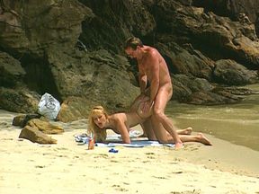 Laura Palmer in "Beach Bums"