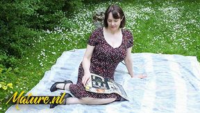 Perfect Natural Tits Housewife Tigger Gets Banged Outside By The Gardener