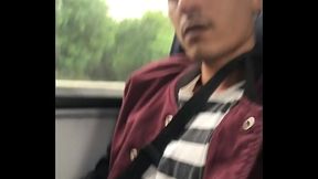 Masturbando no bus&atilde_o