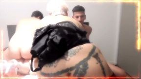 con mi hermanastra nos trajimos sex toys del boliche, y armamos linda orgia 2 parte