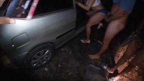 safada gostosa malhada fez gangbang no estacionamento