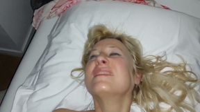Amateur Blonde Mature Wife Enjoys Morning Naked Sex