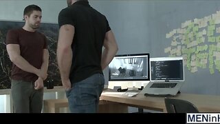 Hunk`s Big Cock Delivers Wild Anal Ride