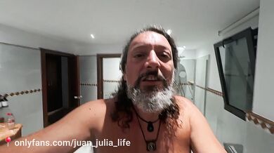 Streaming. Couple fucking in jacuzzi hotel