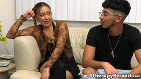 Dr Sydney Paige helps a cute teen Mads Flores fix her relationship with her stepbrother