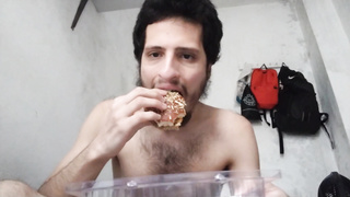 MukbanG Gainer ( Tucking with a hamburguer / getting larger cub