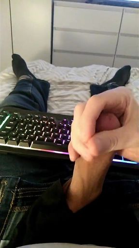 Quick Wank and Cum in My Jeans While Gaming