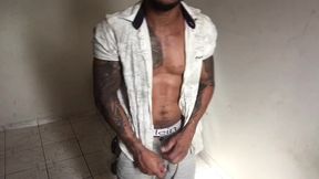 em casa sozinho e acabei gozando gostoso