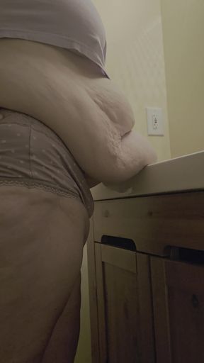 Plus-size blonde amateur plays with bellybutton and jiggle in a ssbbw