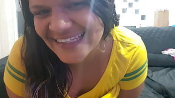 Brasileira fica assim quando n&atilde_o tem homem !!! faz isso