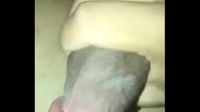 Hetero le se pajea para su novia