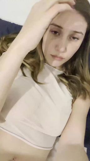 Jenna White showcases her hot solo act