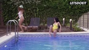 Julia De Lucia & Ginebra Bellucci Passionate Lesbian Pussy Feast - A GIRL KNOWS