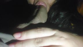 todos estaban distraidos y yo aproveche de chuparle la polla al novio de mi amiga