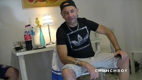 un hetero matte ses deux poes gay en train de baiser