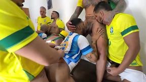 walterguess - surucopa - gangbang no ritimo da copa - jogadores dotados entrando com bola e tudo.