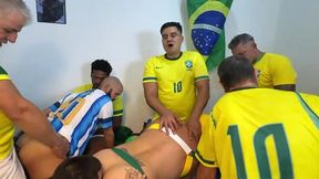 walterguess - surucopa - gangbang no ritimo da copa - jogadores dotados entrando com bola e tudo.