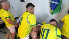 walterguess - surucopa - gangbang no ritimo da copa - jogadores dotados entrando com bola e tudo.