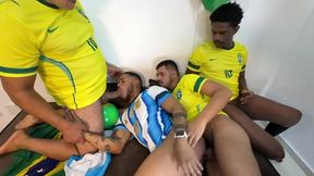 walterguess - surucopa - gangbang no ritimo da copa - jogadores dotados entrando com bola e tudo.