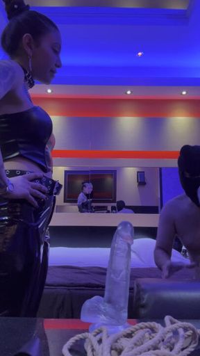 Esclavo maltratado y humillado/mistreated and humiliated slave