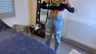 امشب دعوتیم گفت بیام لباس بردارم...نیا تو اتاق لختم