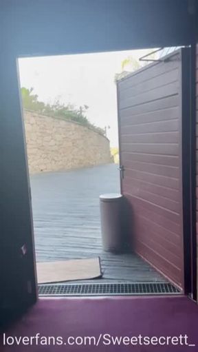 Masturbandome en la piscina