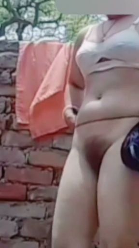 Bathroom MMS hot desi girl changing her clothes after bathing   Clip 1