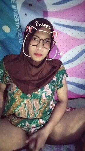 Hijab shemale masturbating in the room