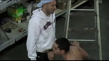 boys fuck in public garage !!!