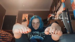 Bean Worships Her Feet