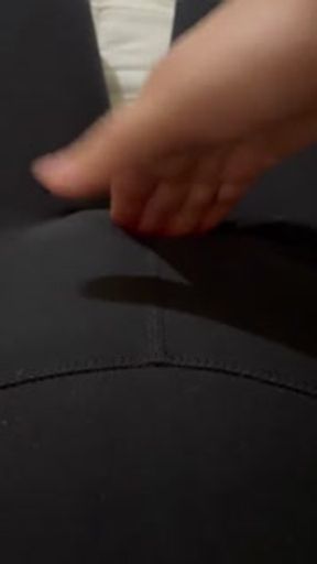 Enjoying her cameltoe in leggings