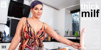 Thick MILF Tiny gets wet in her kitchen